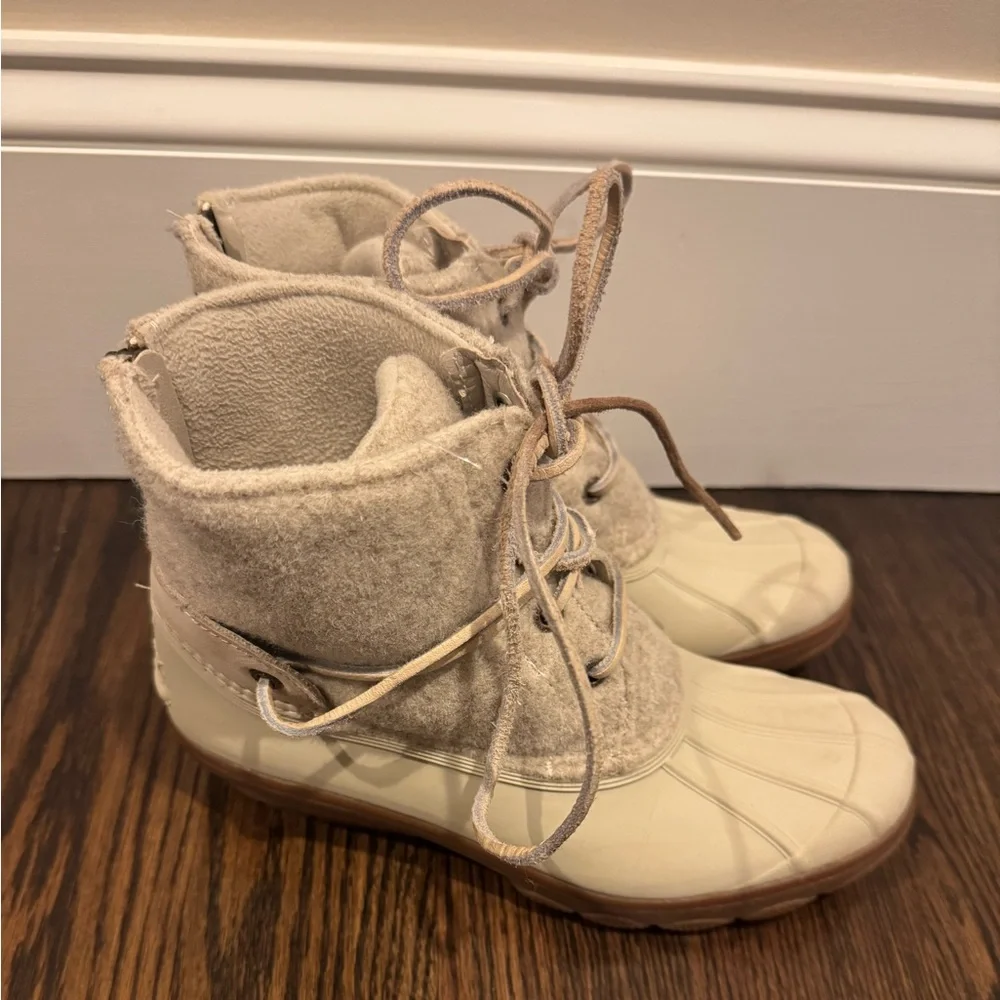 Sperry boots size 6